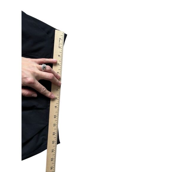 Lululemon Long Story Shorts Reflective Relaxed Bermuda Black Sz 4 - Picture 6 of 11